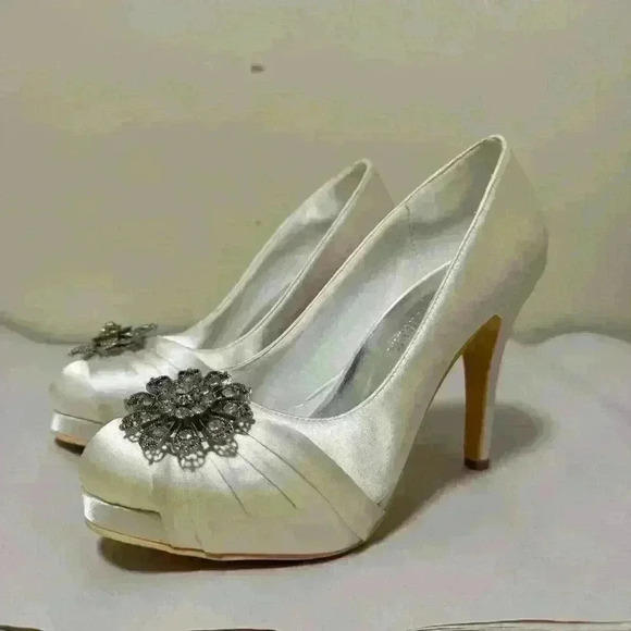 Elegant Park Heels 7 - Picture 2 of 6